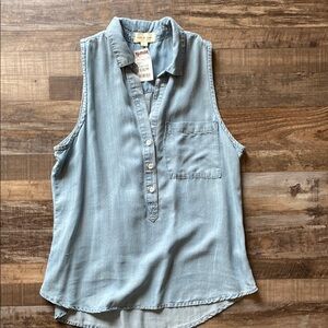 Cloth & Stone Sleeveless, Collared, Denim Top with light muted polka dot print